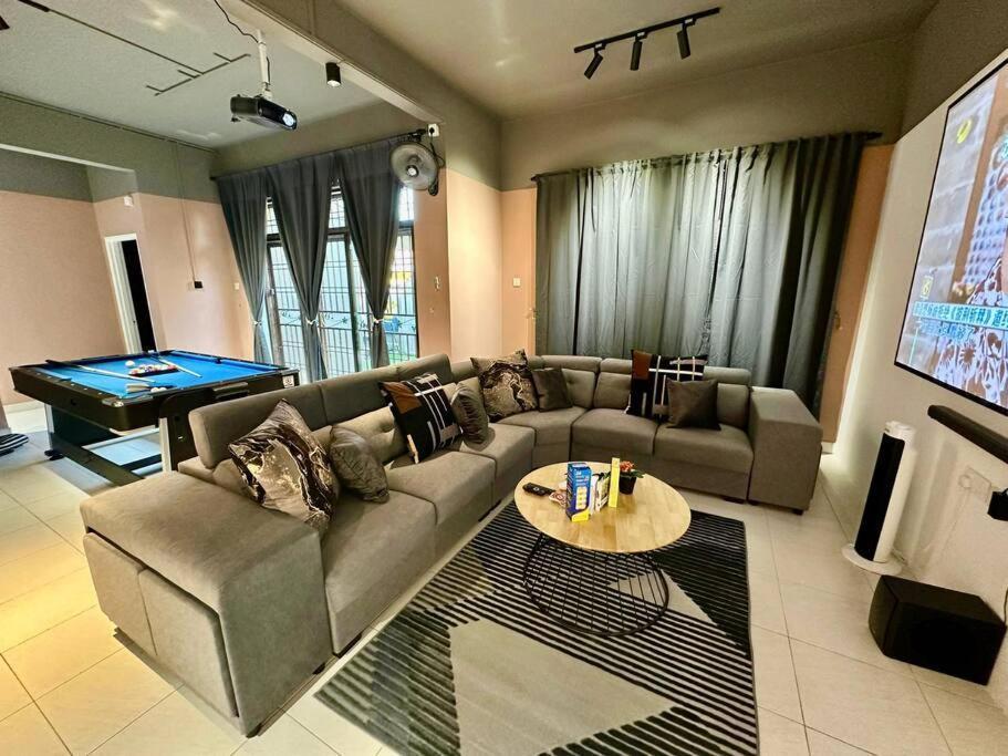 Cozy Holiday Home Karaoke Bbq Bukit Indah Jb Johor Bahru Luaran gambar